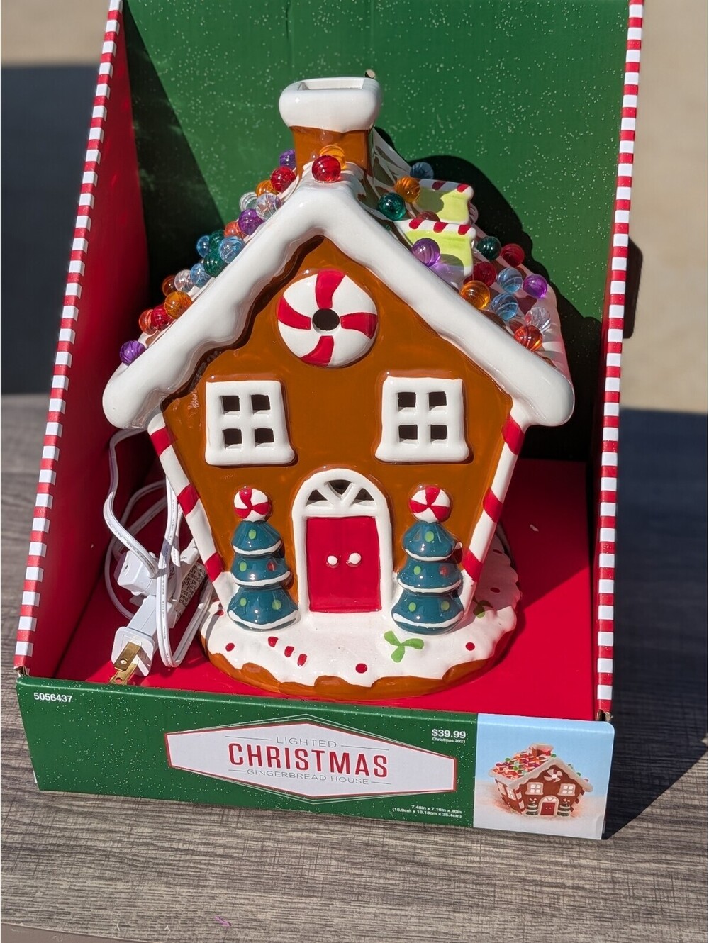 Lighted Christmas Gingerbread House Decoration